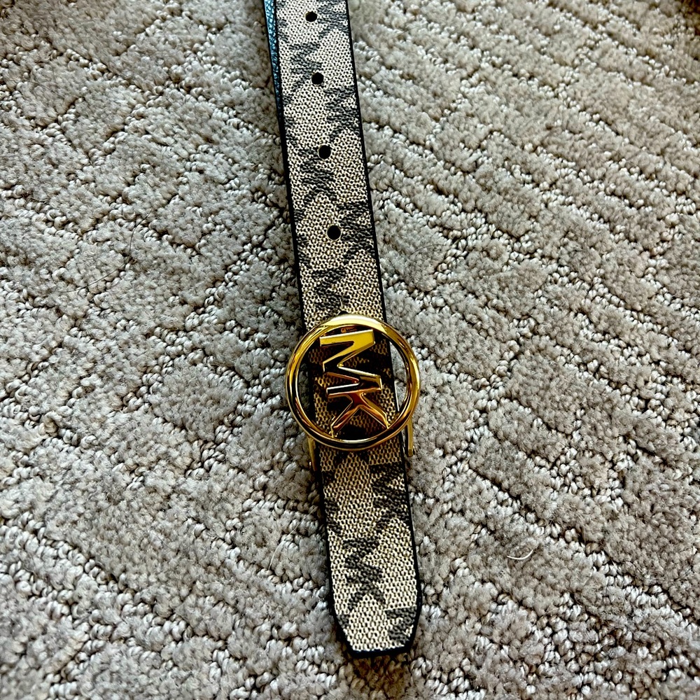 MK woman’s belt